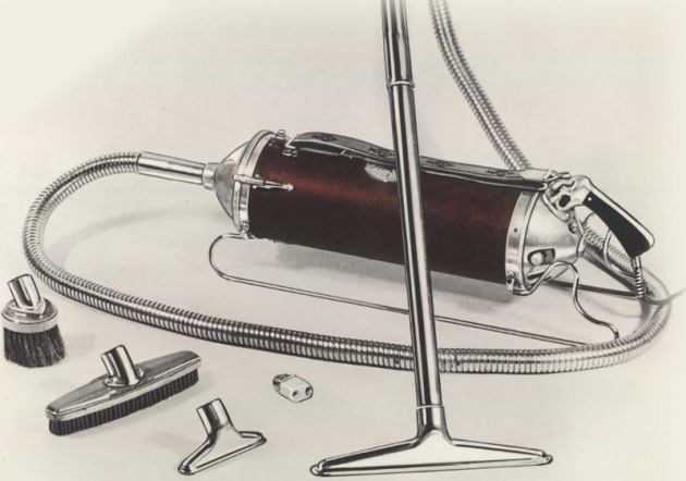 První revoluční model vysavače s označením V byl vybaven tenkými kovovými kolejnicemi, díky nimž se s ním lépe manipulovalo. Kolejnice byly inovací samotného zakladatele značky Axela Wenner Grena. 