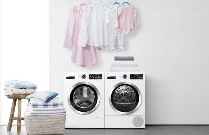 Značka Bosch uvádí první sušičky, které dokáží spolupracovat s pračkami a automaticky vybrat ten nejvhodnější program pro prádlo. 