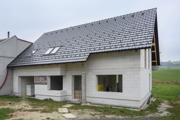 Masivní střecha z Ytongu  – ochrana proti letnímu přehřívání bez klimatizace