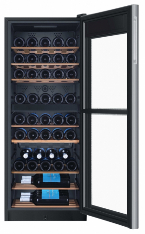 Haier WS53GDA – dvouzónová vinotéka s kapacitou 53 lahví vína, 8 dřevěných polic, LED displej s nastavením teploty pro obě zóny 5 – 20 °C, zámek dveří, celkový čistý objem 172 l, energetická třída A, hlučnost 40dB(A), rozměry 127 x 50 x 54 cm (v x š x h), doporučená cena 19 990 Kč, zdarma 12 let záruka na kompresor.