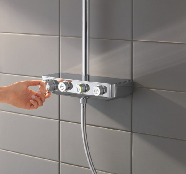 Nástěnný sprchový systém Euphoria SmartControl (Grohe), úsporný omezovač teploty vody, průtok 7 l/min, cena 35 610 Kč, www.grohe.cz