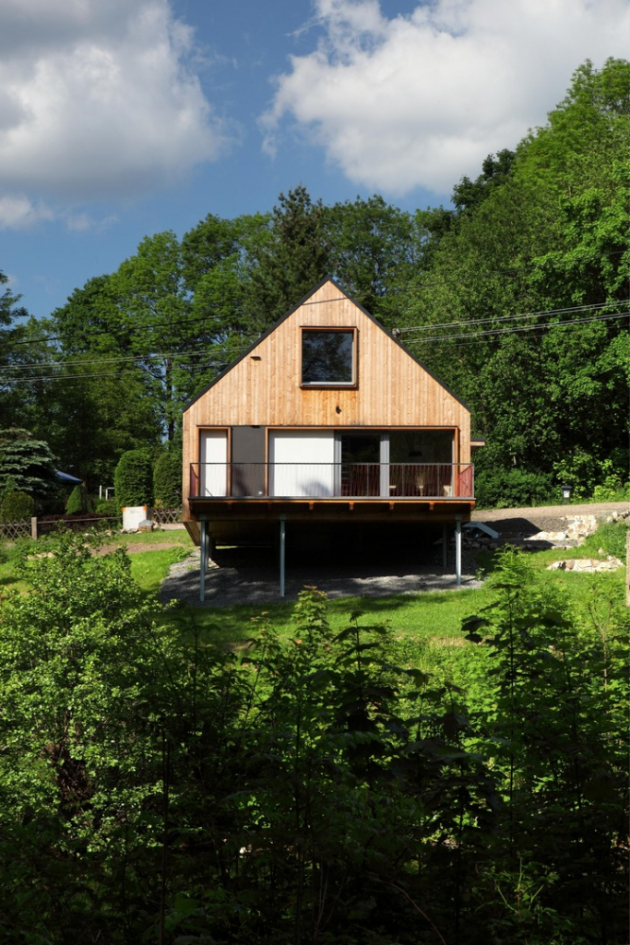 Moderní dřevostavba Freestyle je typovým domem z dílny Prodesi/Domesi. Architekti ji nechali postavit na pozemku v nádherném prostředí na pomezí Českého ráje a Jizerských hor. (Fotografie: Lina Németh)