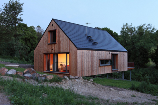 Moderní dřevostavba Freestyle je typovým domem z dílny Prodesi/Domesi. Architekti ji nechali postavit na pozemku v nádherném prostředí na pomezí Českého ráje a Jizerských hor. (Fotografie: Lina Németh)