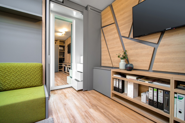 V pražské Michli vznikl projekt MOODEN flat navržený a realizovaný designérským studiem MOODEN, který dokazuje, že i na velmi malém prostoru je možné díky promyšlenému profesionálnímu návrhu na míru vytvořit perfektní podmínky pro život. 