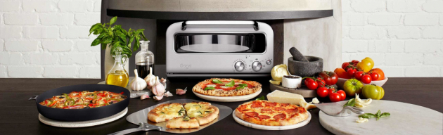 Domácí pizza pec Sage The Smart Oven Pizzaiolo od prémiové značky Sage během chvilky upeče pizzu jako z pravé pece na dřevo. 