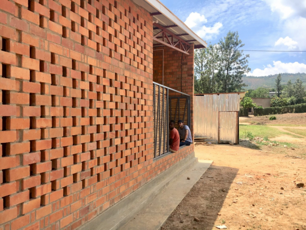 Prototype Village House, Kigali, Rwanda  Architekti: Rafi Segal a MIT Rwanda Workshop Team, USA  Copyrights: Rafi Segal, Monica Hutton, Andrew Brose 
