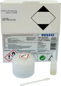Opravný set na vany a sprchové vaničky Riho se skládá z tekuté složky vlastního metylmetakrylátu (organická sloučenina) a tekuté složky iniciátoru polymerační reakce doplněného ředidlem. Návod je součástí balení.