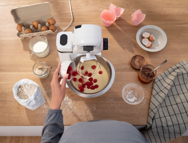 Kuchyňské roboty Bosch MUM Serie 2 mají kompaktní rozměry, ale jsou určené i pro ambiciózní kuchaře. Hodí se do každé kuchyně a lze je snadno kamkoli uložit, když zrovna nejsou potřeba. 