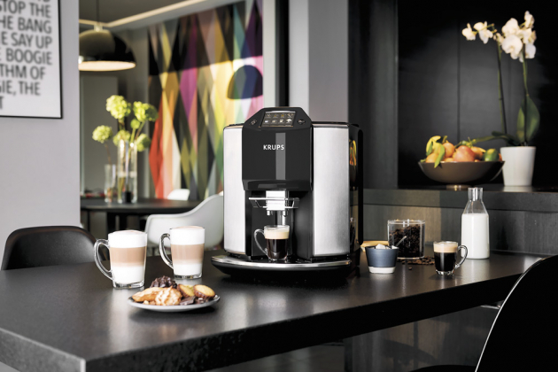 Automatický kávovar New Age EA907D (Krups), 2fázová technologie napěňování, výběr mletí, cena 27 990 Kč, www.krups.cz