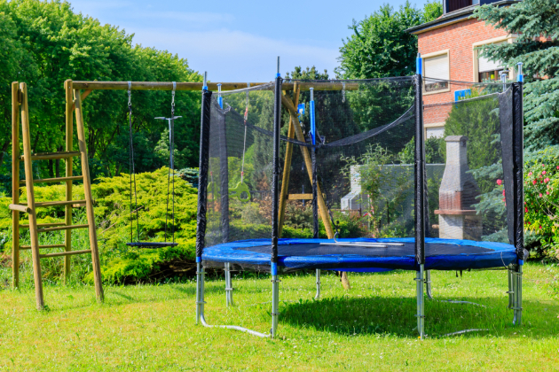 Jak vybrat trampolínu, která splňuje veškeré bezpečnostní nároky? V první řadě byste se při nákupu měli zaměřit na ověřené výrobce s dlouholetou tradicí, mezi které patří například Marimex.