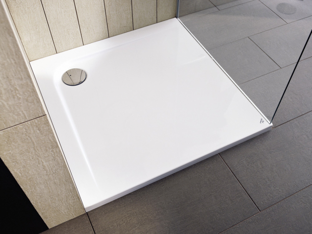 Čtvercová sprchová vanička Ultra Flat (Ideal Standard), akrylát s protiskluzovým povrchem, 90 × 90 cm, cena 9 438 Kč, www.koupelny-ptacek.cz 