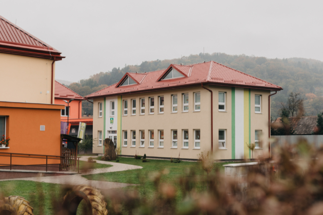 Základní škola s mateřskou školou v Bzenově využívá environmentálně šetrný způsob vytápění a ohřevu vody    