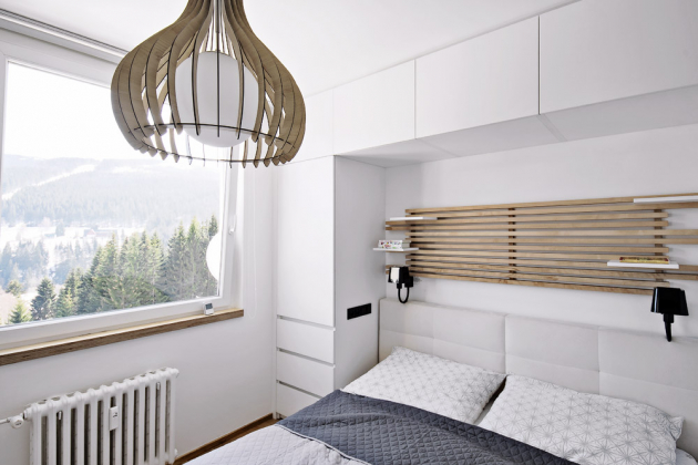 Úložné prostory jsou vyřešené v ložnici rodičů i v dětských pokojích skříněmi vestavěnými podél postelí i nad nimi