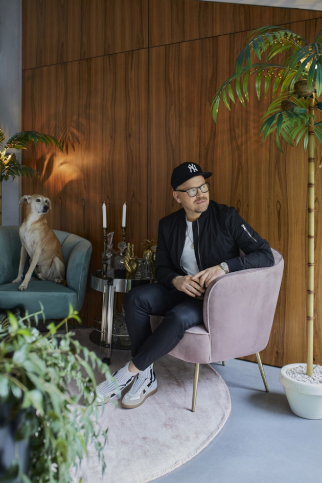Stylista a kreativní ředitel Armin Morbach žije od roku 2014 v prostorném domě v hamburské čtvrti Hausbruch. 