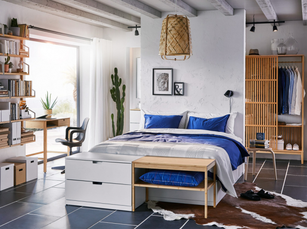 Rám postele Nordli (IKEA) s úložným prostorem s 6 prostornými zásuvkami, 160 × 200 cm, cena 7 999 Kč, www.ikea.cz 