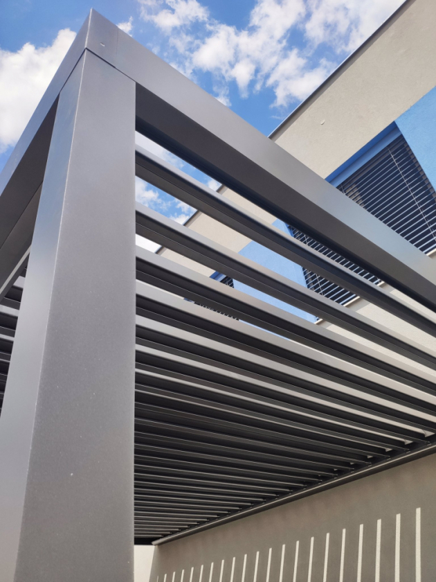 Bioklimatická pergola (VEKRA)