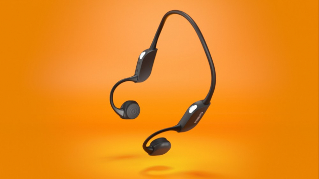 Pro sportovce, kteří se pohybují po městě či na rušných silnicích, jsou tu sluchátka TAA6606BK se systémem Bone Conduction. Ten umožňuje běžcům či cyklistům poslouchat hudbu lícními kostmi a volnýma ušima vnímat okolní ruch. 