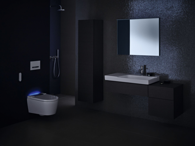 Návštěva toalety v noci se může obejít bez zakopnutí a nežádoucího úplného probuzení. Diskrétní orientační světlo vás neoslní, a přesto spolehlivě navede přímo k WC. Oblíbenou barvu a intenzitu LED světla nastavíte za pár vteřin na dálkovém ovladači nebo v aplikaci Geberit Home.
