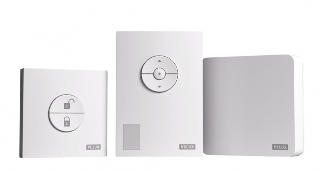 Systém VELUX ACTIVE with NETATMO zajistí zdravější klima domácnosti. Chytré senzory neustále monitorují teplotu, vlhkost a úroveň CO2 v interiéru a otevírají a zavírají střešní okna, rolety a žaluzie VELUX INTEGRA® tak, aby vytvořily zdravější vnitřní klima, cena startovací sady 6 590 Kč, www.velux.cz 