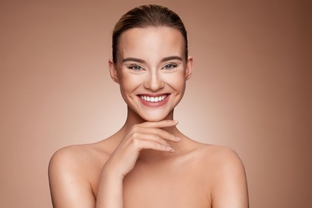Bohaté složení make-upu Collagen obsahuje sofistikovanou kombinaci účinných látek známých svými omlazujícími a zpevňujícími účinky.