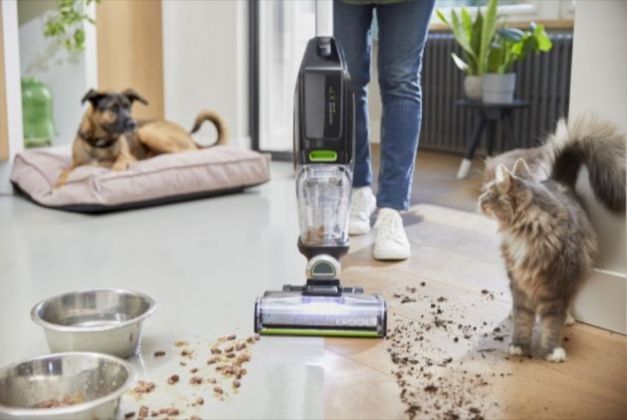 Hlínu, vysypané granule, zvířecí chlupy a spoustu dalšího zvládne tyčový vysavač CrossWave X7 Plus Cordless Pet Pro_3400N_Wet Dry