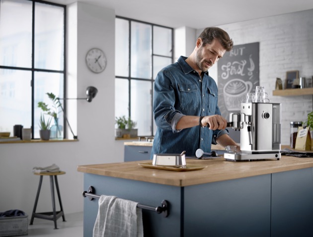 Pákový kávovar Lumero Espresso (WMF), nerezový plášť, příprava několika druhů kávy, konstrukce sítka zajistí dokonalou pěnu