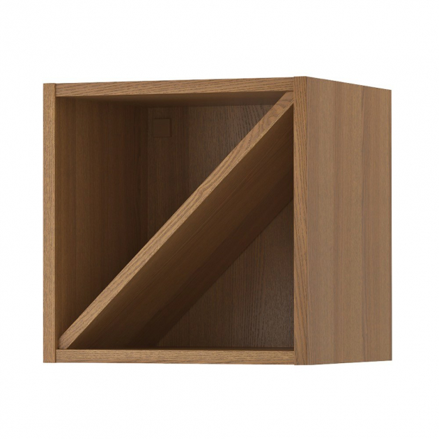 Kuchyňské sestavy se dají doplnit různými modulárními kusy nábytku, které prakticky vyplní atypicky tvarované části, police Vadholma (IKEA), jasan 40 × 37 × 40 cm