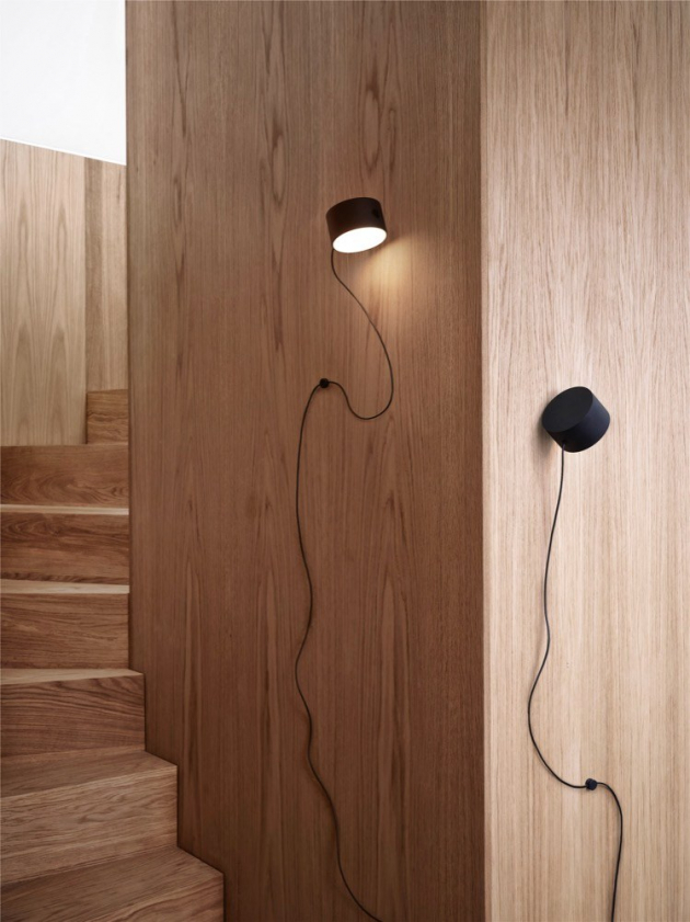 Nástěnná modulární lampa Post (Muuto), světlo lze otáčet a tlumit podle potřeby, ocel, stínidlo 9,2 × 5,4 cm