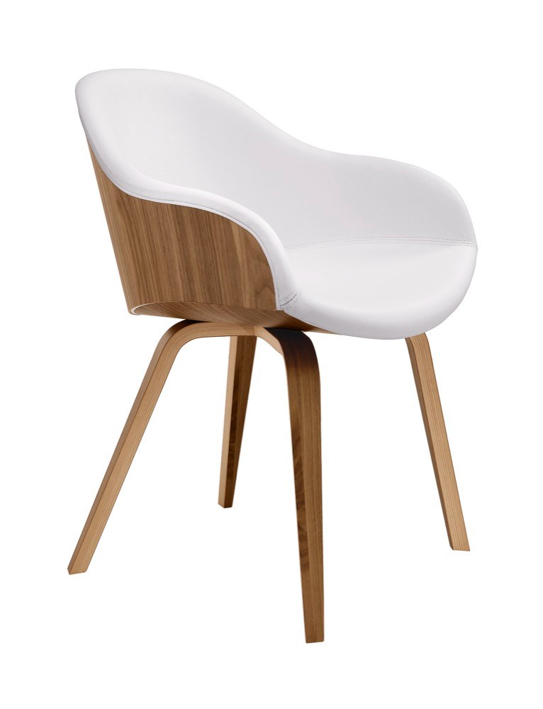 Židle Danny (MIDJ) s dřevěnou základnou a čalouněním v eko-kůži, k dispozici je také s nízkými područkami