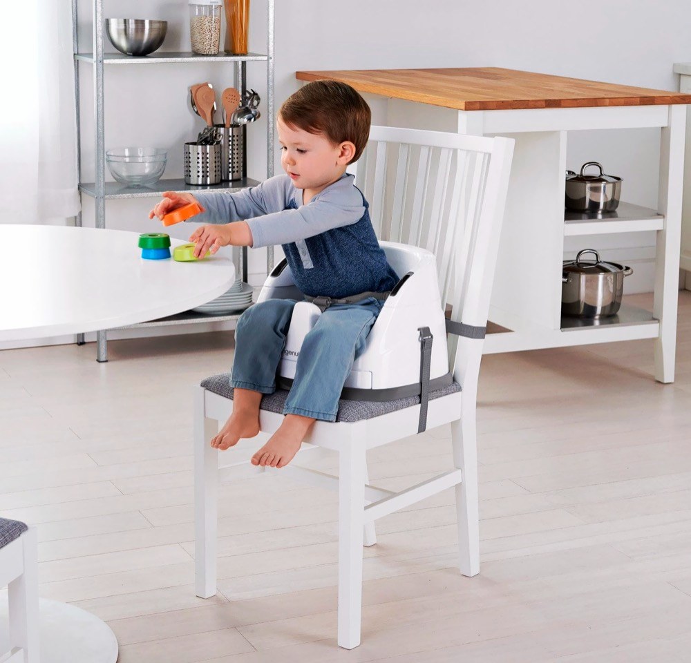 Podsedák na židli 2v1 Baby Base (Ingenuity), možno  připojit zádovou opěrku, vhodné pro sezení na podlaze