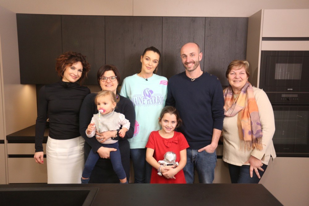 Vendula s rodinou, designéry Andreou a Markem a moderátorkou Ivou Kubelkovou