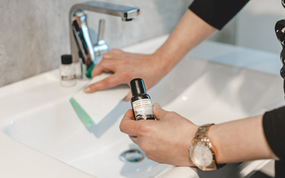 Ošetření umyvadla čisticí sadou Dreja-Clean výrobce Dřevojas