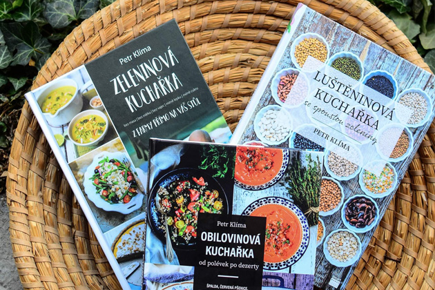 Šéfkuchař školní jídelny na ZŠ Hansaulka na Praze 6 a autor tří vegan kuchařek. Šéfkuchař školní jídelny na ZŠ Hansaulka na Praze 6 a autor tří vegan kuchařek.