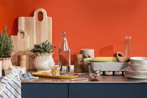Symbolem teplých barev je oheň, takže do kuchyně, jež bývá označovaná za srdce domova, je oranžová jako stvořená. 