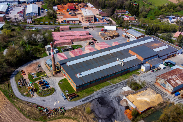 Cihelna v Kostelci nad Orlicí slaví 50 let. Instaluje novou brousicí technologii Cihelna v Kostelci nad Orlicí slaví 50 let. Instaluje novou brousicí technologii