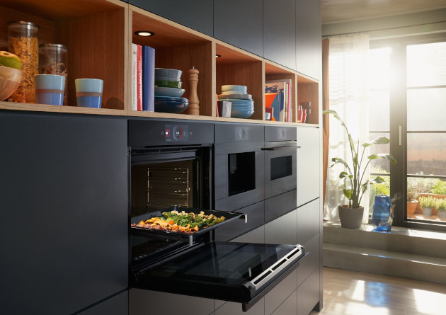 Nové trouby Bosch v mimořádném designu a s novými funkcemi pro zdravější vaření nyní se zárukou 5 let