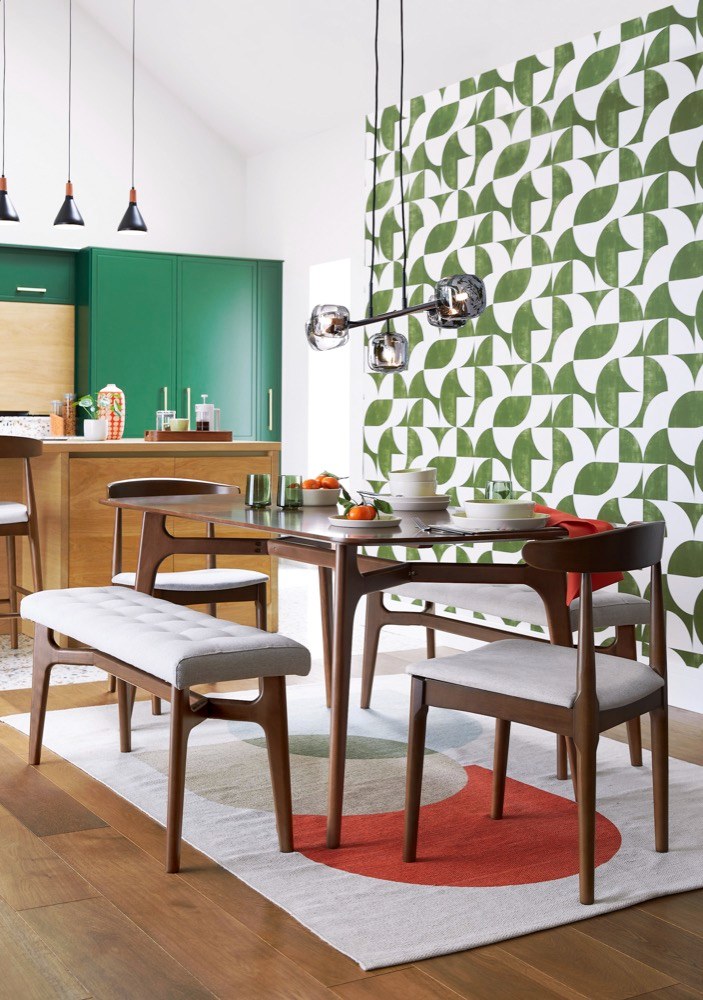 Zelenkavé propojení se stylovým nábytkem (Dunelm)