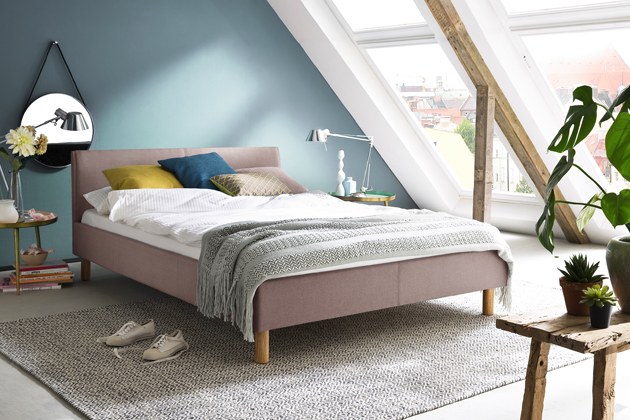 Světle růžová dvoulůžková postel Lena, 120 × 200 cm, cena 8 990 Kč