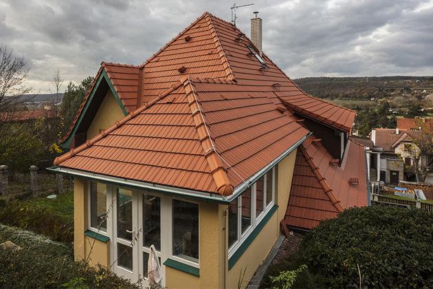 Investujte rozumně: klíčová kritéria pro výběr povrchové úpravy střechy