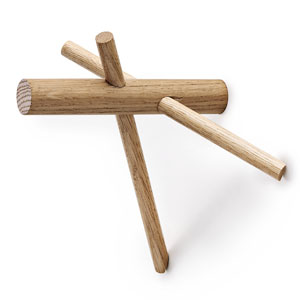 Věšák Sticks, dřevo, 14,5 × 15,5 × 12,5 cm, cena 650 Kč / 2 ks