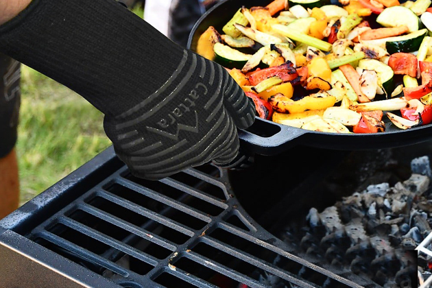 Grilovací rukavice z aramidových vláken Heat Grip (), bezpečně chrání před teplotami až do 350 °C, cena 319 Kč Grilovací rukavice z aramidových vláken Heat Grip (), bezpečně chrání před teplotami až do 350 °C, cena 319 Kč