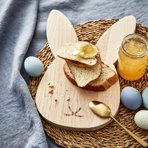 Krájecí prkénko Oak Kitchen, akáciové dřevo s certifikací FSC, 32 × 23 × 2 cm, cena 599 Kč