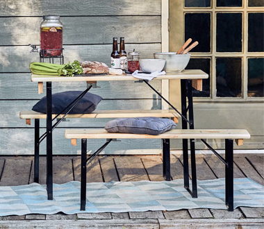 Třídílný set na venkovní sezení Good company, FSC borovicové dřevo, cena 3 990 Kč  