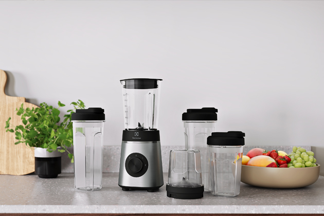Kompaktní mixér Create 4, nádoby na přenášení a uchování smoothie, cena 1 190 Kč,
