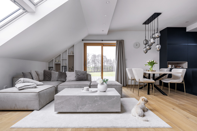 Příjemná a harmonická paleta barev v zemitých tónech vytváří dojem tepla a útulnosti, zároveň dodává prostoru dávku elegance