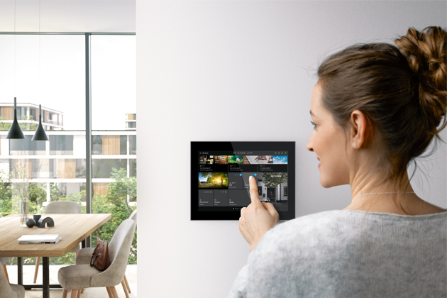Ovládací panel a zároveň videotelefon ABB SmartTouch 10” s dotykovým IPS displejem, cena 34 441 Kč 