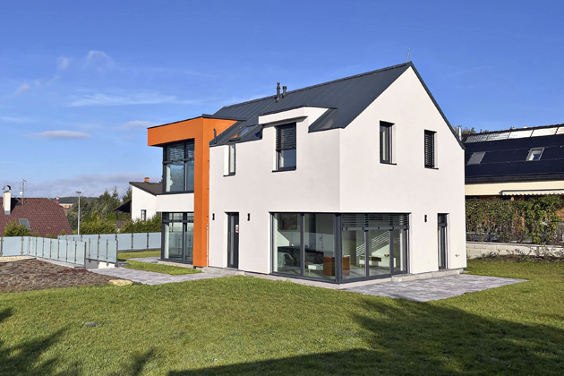 Dvoupodlažní dům Blanka 41 o dispozici 5+1 a celkové užitné ploše 124,5 m2 (zastavěná plocha 88,25 m2), dům disponuje tepelným čerpadlem a systémem inteligentní domácnosti