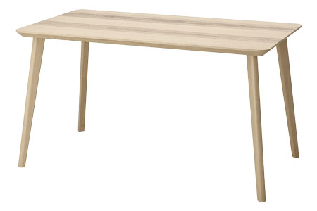 Jídelní stůl Lisabo, 140 × 78 cm, dýha jasan, cena 3 690 Kč,  www.ikea.cz