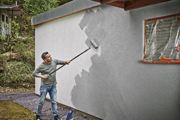 Fasádní barva Hornbach Plus silikonová podporující samočištění je obohacena o ochranný film proti napadení řasami a houbami