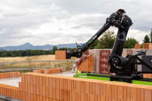 Stavba rodinného domu robotem. Rozhodující pro majitele byla okamžitá dostupnost a rychlost 